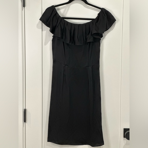 Banana Republic Mini Dress 100% Silk Ruffle Off The Shoulder Black 2 Feminine - Picture 2 of 8